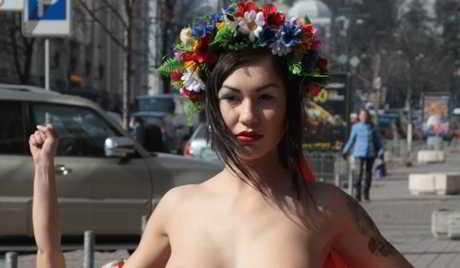Οι Femen βγάζουν τα ρούχα τους για χρήματα